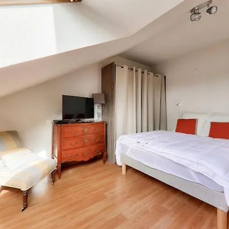 Pour 4 Avec Grand Balcon Апартаменты *